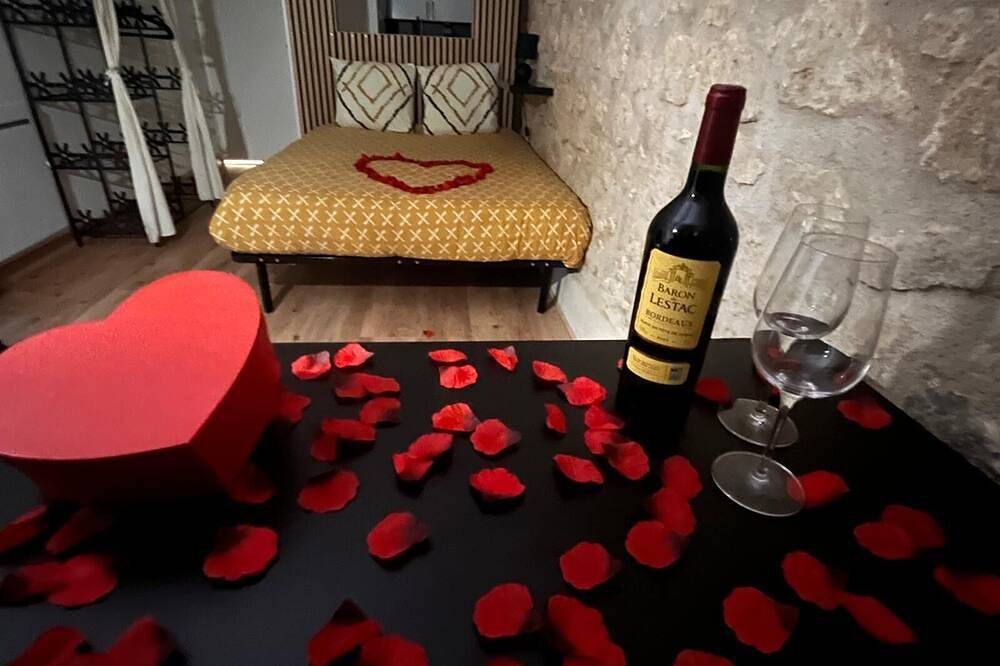 Entire apartment, Studio Atypique, Cosy et Neuf au Centre-ville in Angoulême, Charente