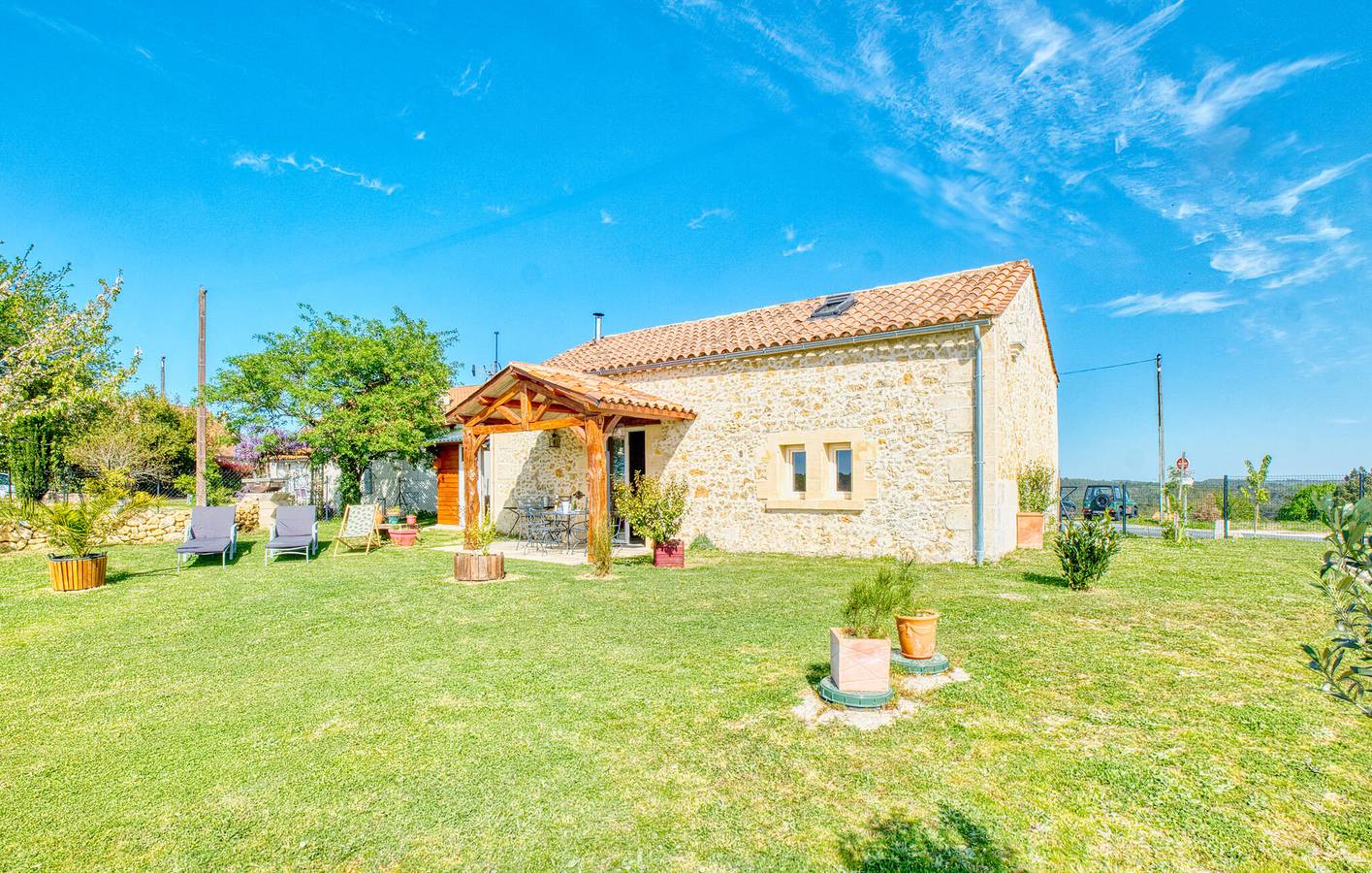 Cozy Garden Apartment avec WiFi, A/C, Parking in Les Lèches, Périgord Pourpre