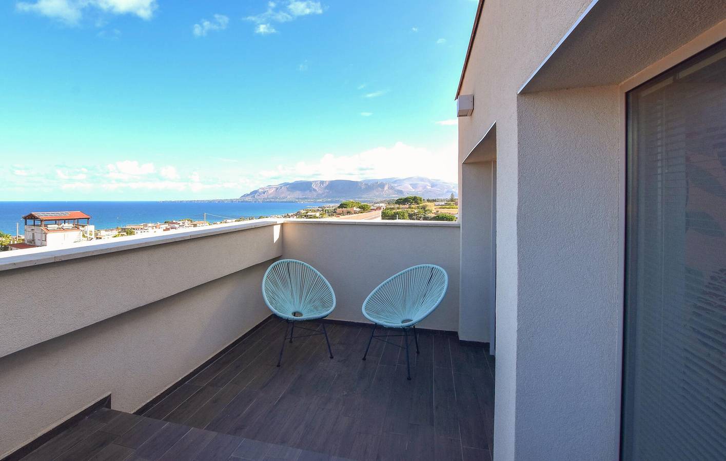 Cozy Apartment with AC, Parking & Terrace 1km from Beach in Palermo Province