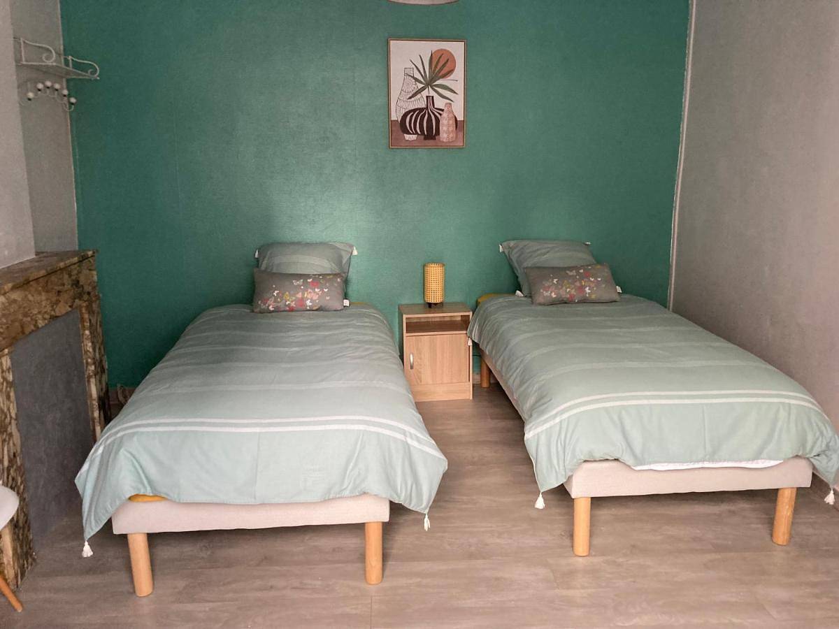 Appartement entier, Two-Bedroom Apartment in Solre-le-Château, Avesnes-sur-Helpe