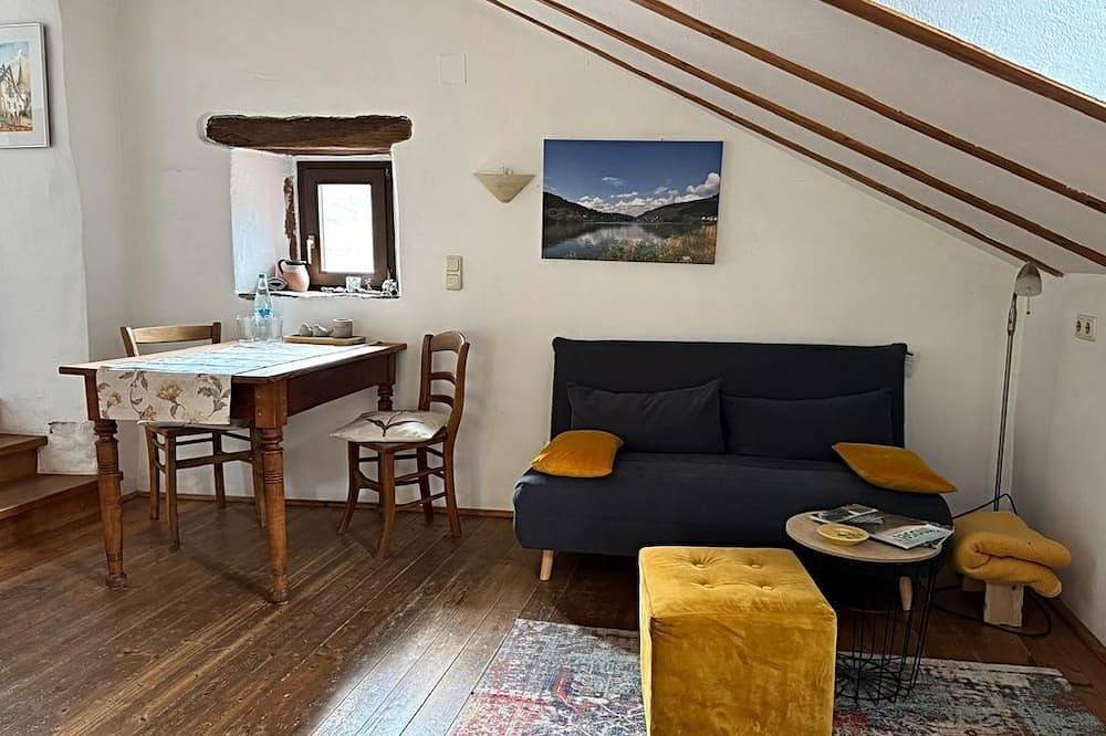 Entire apartment, Vacation apartment \"Klapperburg\" - Burghof Hagen in Merl, Zell (Mosel)