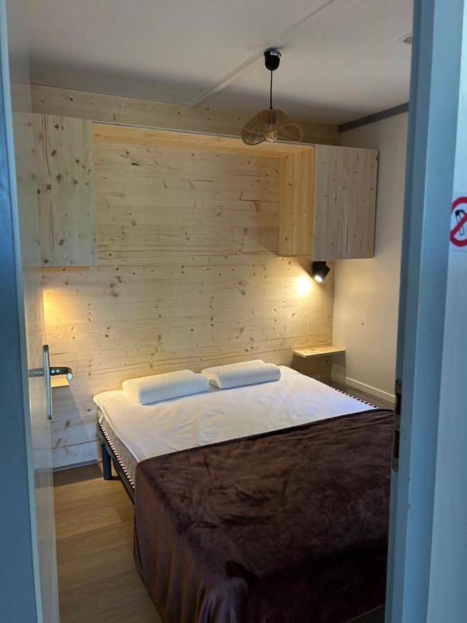 Location de vacances pour 4 personnes, avec Terrasse ainsi que Jardin et Piscine à Estang