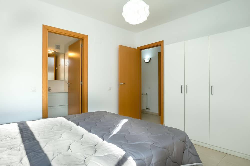 Geheel appartement, Luxury Apartment with Private Pool & Garden in Figueres in Figueres, Upper Empordà