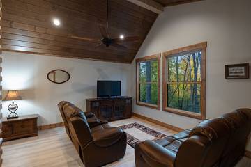 Log Cabin for 2 Guests in Fontana Lake, Swain County, Picture 3