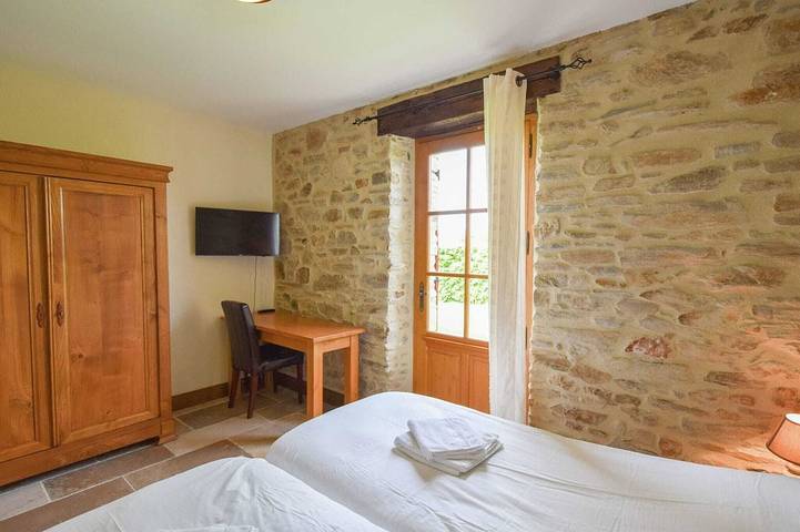 Location de vacances pour 12 personnes, avec terrasse ainsi que piscine et jardin, animaux acceptés à Saint-Médard-d'Excideuil - 3