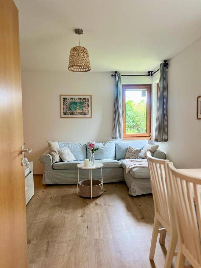 Ferienwohnung für 2 Personen, mit Terrasse und Garten sowie Ausblick in Reutlingen