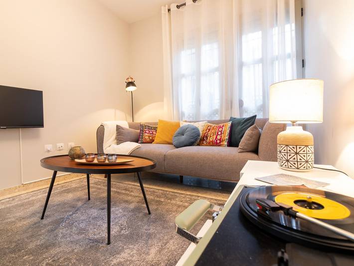 Entire apartment, Bright 2-bedroom apartment, grand ethnic decor, pedestrian center Málaga in Malaga Centro Historico, Malaga