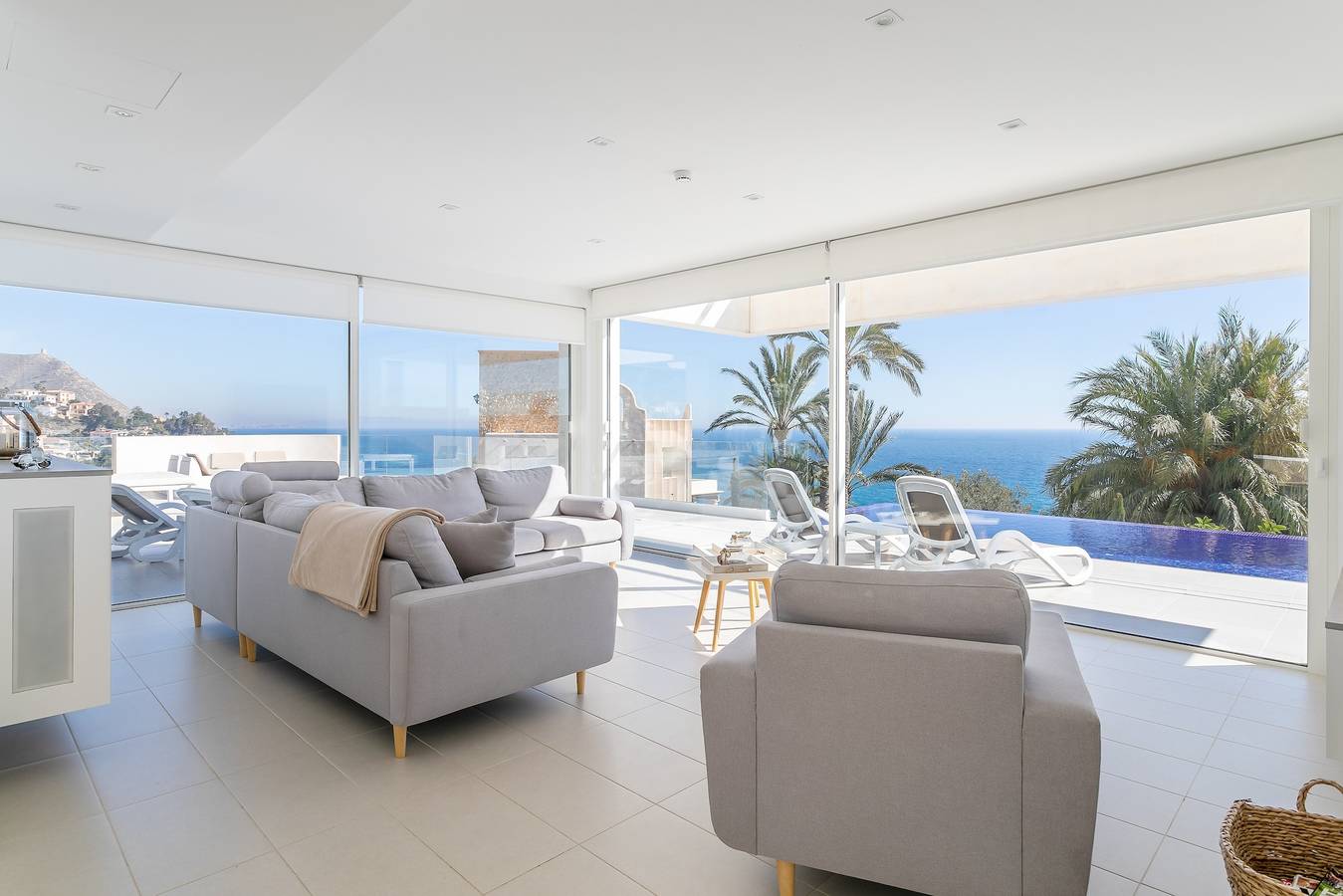 Villa de Lujo Lizo con Vistas Fabulosas, Piscina, Terraza y Wi-Fi in Coveta Fuma, Campello