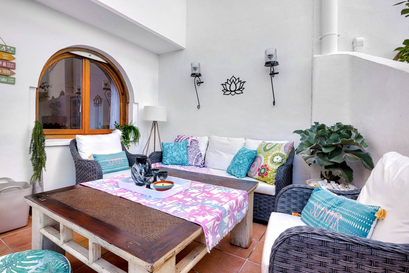 Apartamento entero, Apartamento vacacional 'Alba' cerca de la playa con piscina compartida, terraza y Wi-Fi in Avenida de Augusta, Jávea