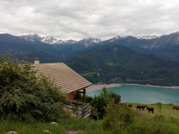 Gîte pour 5 personnes, avec jacuzzi et jardin à Puy-Sanières