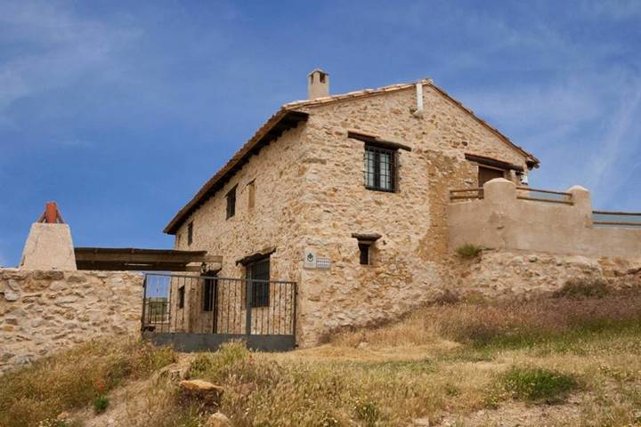 Casa rural para 4 personas, con terraza, Se admiten mascotas en Provincia de Teruel - 2