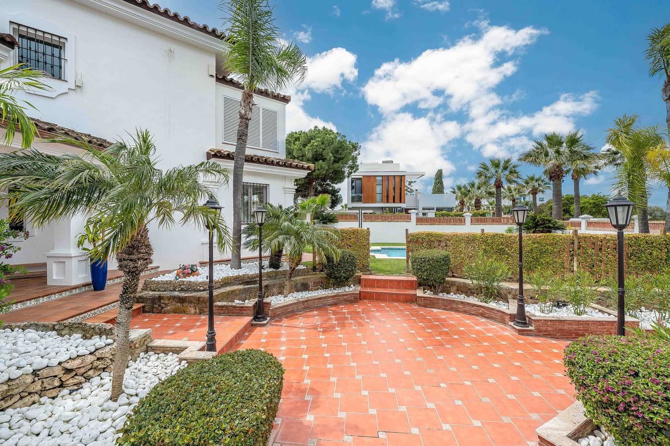 Villa 'Hakuna Matata' with Sea View, Wi-Fi and Air Conditioning in Las Chapas, Marbella