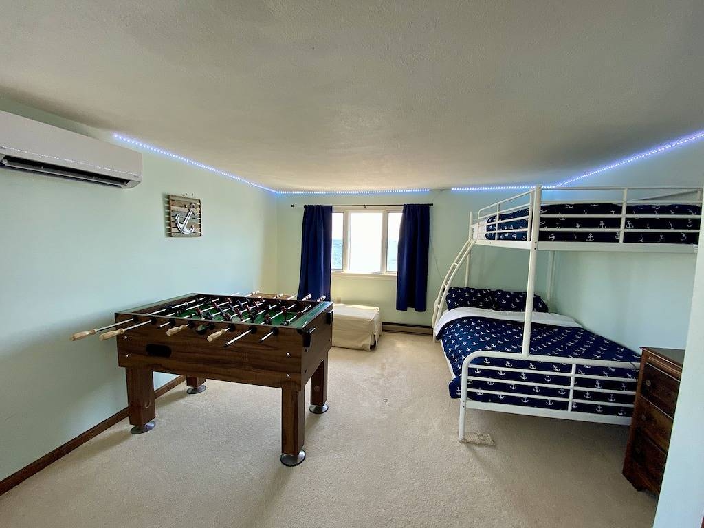 Luxury Minot Oceanfront • Dog Friendly • Hot Tub • 5Br • Families & Groups in Scituate, Massachusetts