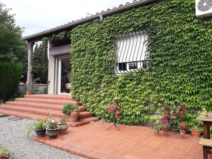 Gîte pour 2 personnes, avec Terrasse et Jacuzzi ainsi que Jardin et Piscine dans Office De Tourisme Corbieres Minervois