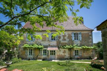 Gîte pour 9 personnes, avec terrasse et jardin à Saint-Laurent-des-Bâtons