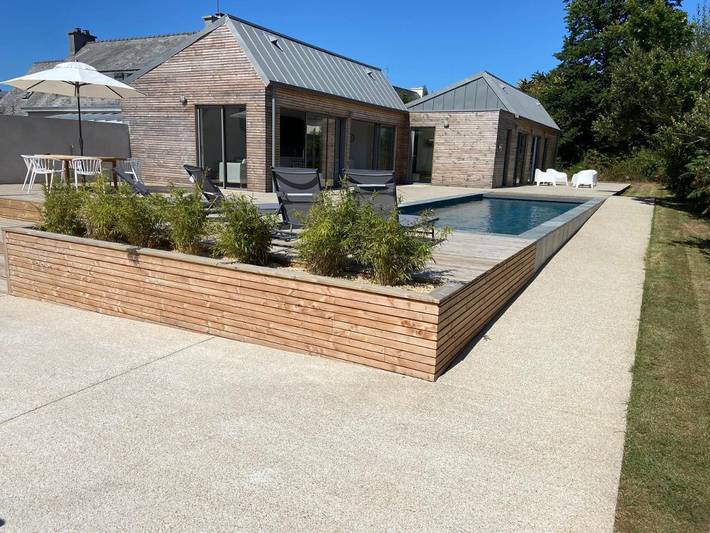 Location de vacances pour 8 personnes, avec piscine ainsi que terrasse et jardin, animaux acceptés à Landunvez