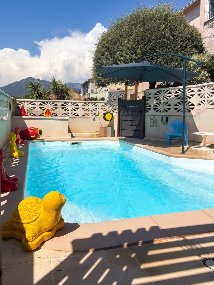 Ferienwohnung für 4 Personen, mit Terrasse und Garten sowie Pool in Propriano