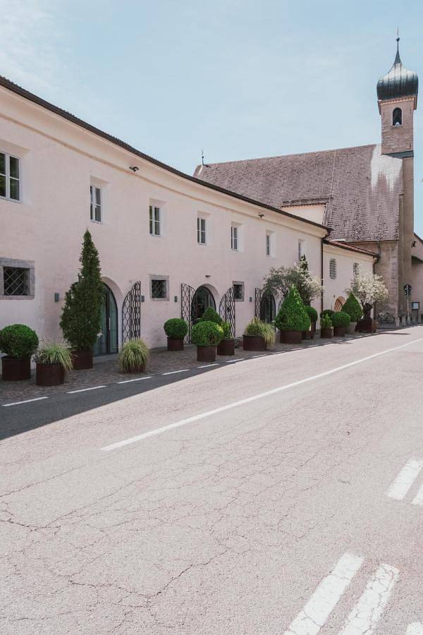 Appart’hôtel pour 4 personnes, avec piscine ainsi que jacuzzi et jardin, animaux acceptés