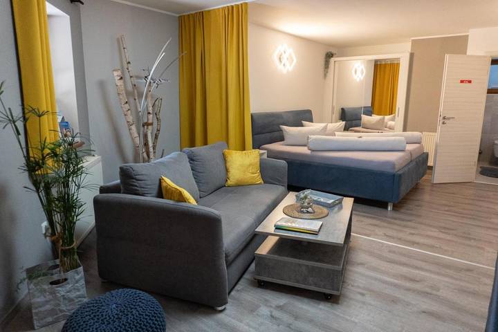 Ferienwohnung für 3 Personen, mit Terrasse und Garten sowie Ausblick in Burkardroth