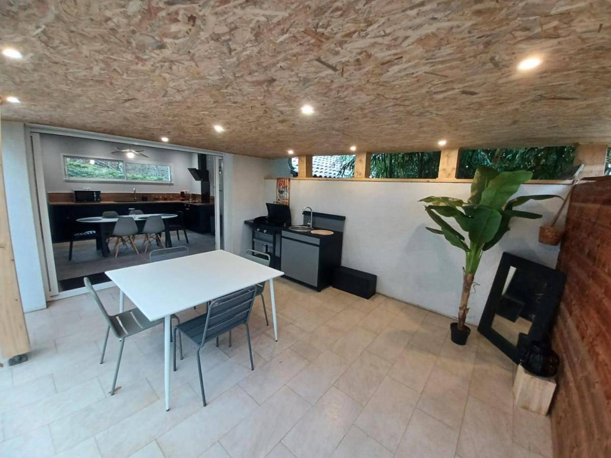 Two-Bedroom House in Caussade, Quercy