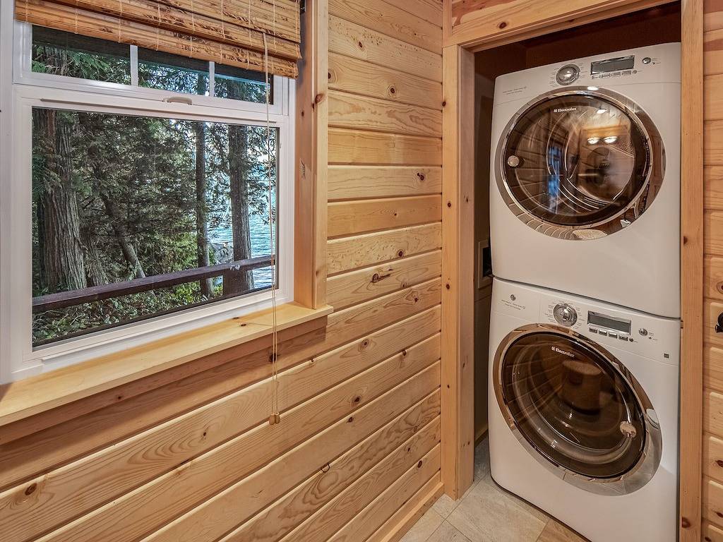 Waterfront! Hot Tub! (Ewr) in San Juan Island