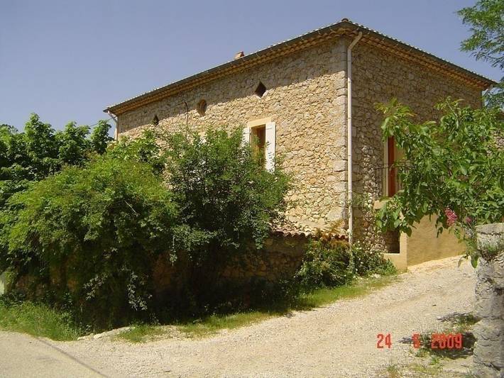 Gîte pour 6 personnes, avec jardin et piscine, animaux acceptés à Propiac