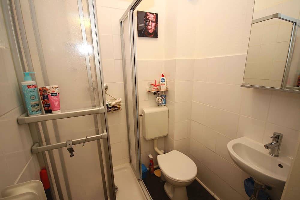 Ganze Wohnung, Friedrichstadt: Altbau Apartment mit Balkon, fußläufig zur Kö und Altstadt in Düsseldorf-Friedrichstadt, Düsseldorf