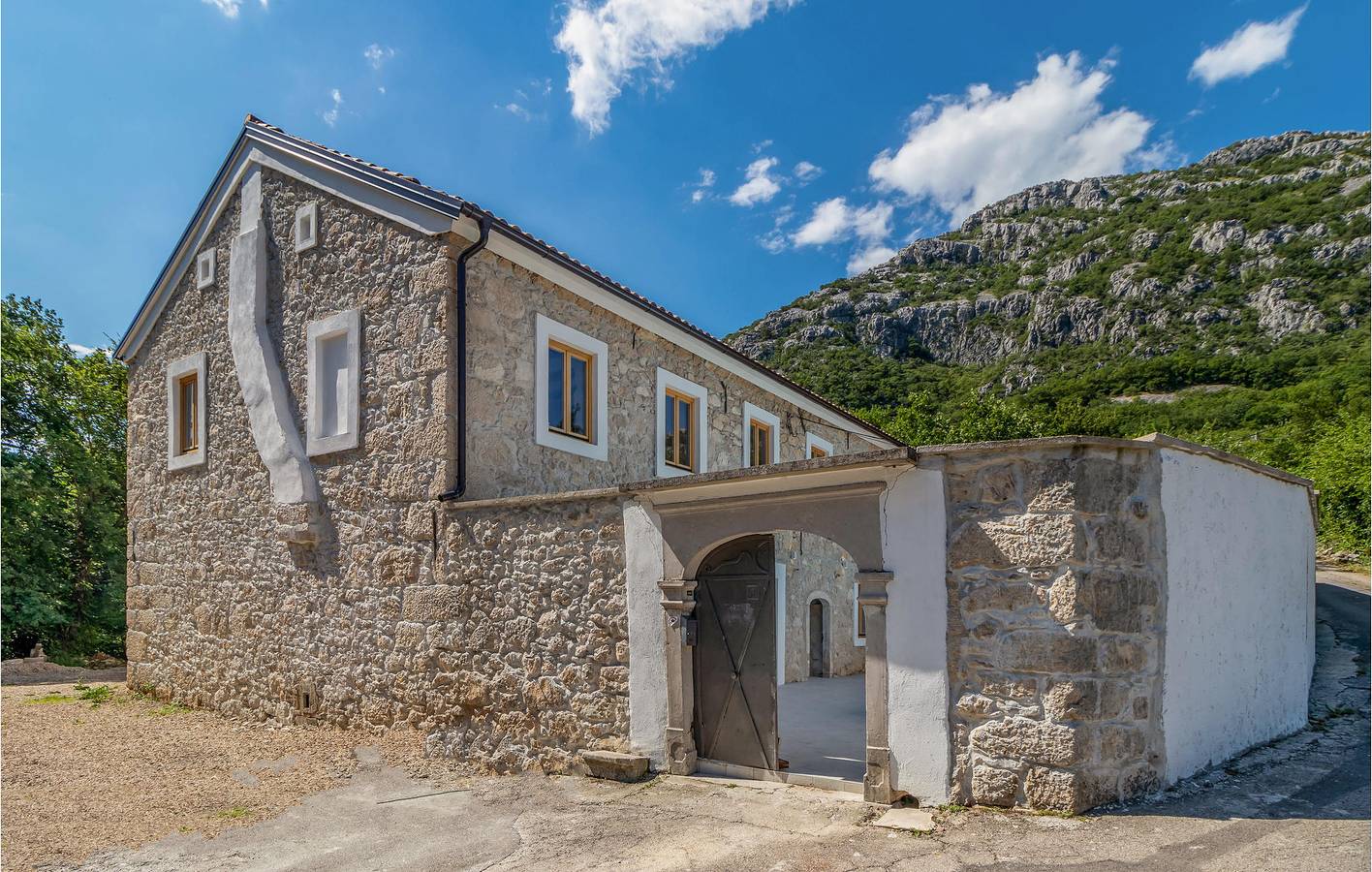 Gezellig appartement met 2 slaapkamers, zwembad en terras, vlak bij de kust en bezienswaardigheden in Tribalj, Primorje-Gorski Kotar