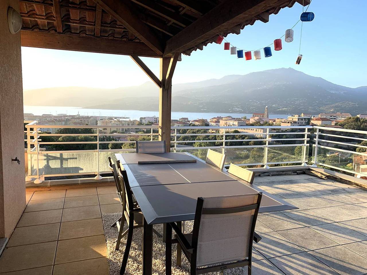 Entire holiday apartment, Apartment with panoramic view of the Propriano Golf Course in Propriano, Arrondissement de Sartène