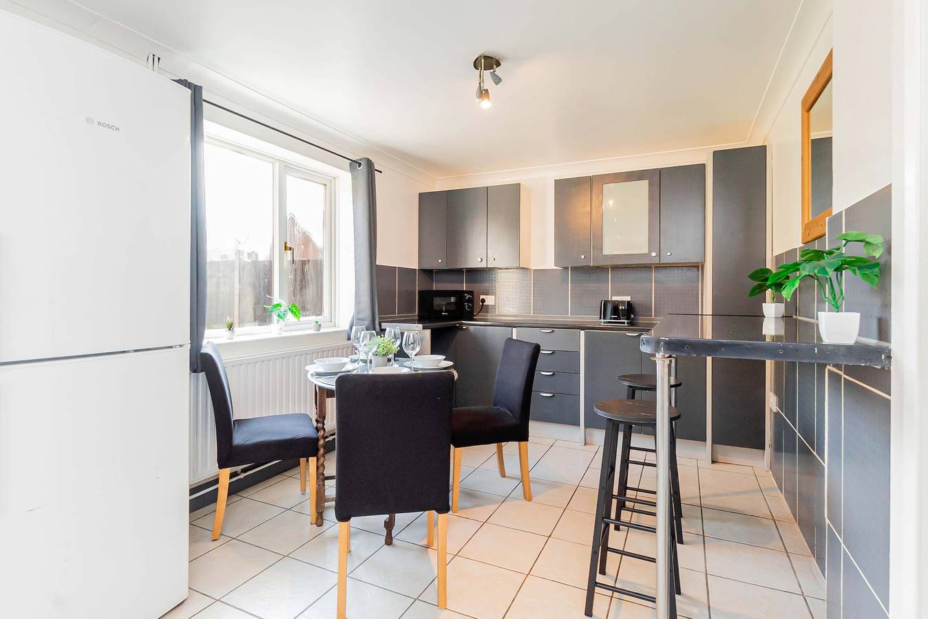 Comfortable 3Bed House with Garden & Parking in Eight Ash Green, Colchester