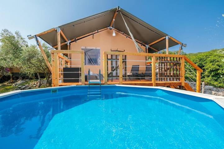 Tente pour 5 personnes, avec piscine ainsi que jardin et vue, animaux acceptés dans Krk - 2