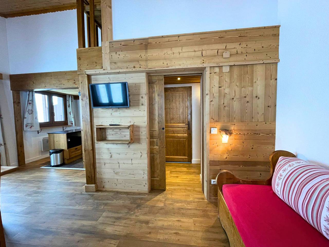 Entire apartment, 8-person duplex in Menuires, ski-in/ski-out, pets allowed in Saint-Martin-de-Belleville, Les Trois Vallées