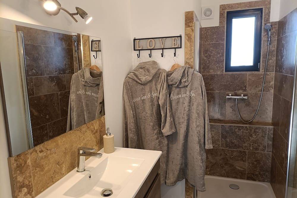 Entire apartment, Appartement Cosy Spa Provence Massages et Soins du Corps in Saint-Saturnin-lès-Avignon, Vaucluse