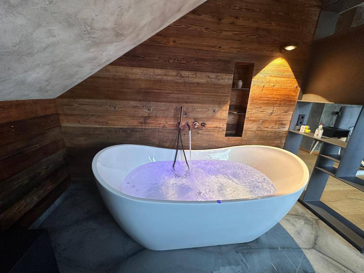 Appartement entier, Appartement der Extraklasse mit Whirlpool in Roding (Allemagne), Bavière Orientale