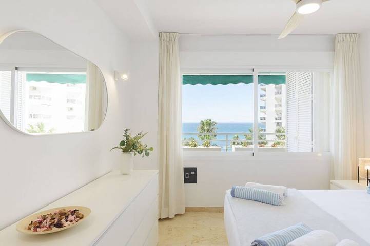Entire apartment, Imperator Ap. - Sea Views - Marbella Center in Playa de la Fontanilla, Marbella