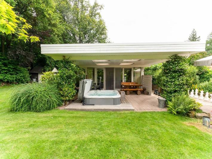 Vakantiehuis voor 2 personen, with tuin and terras as well as whirlpool in Oldenzaal