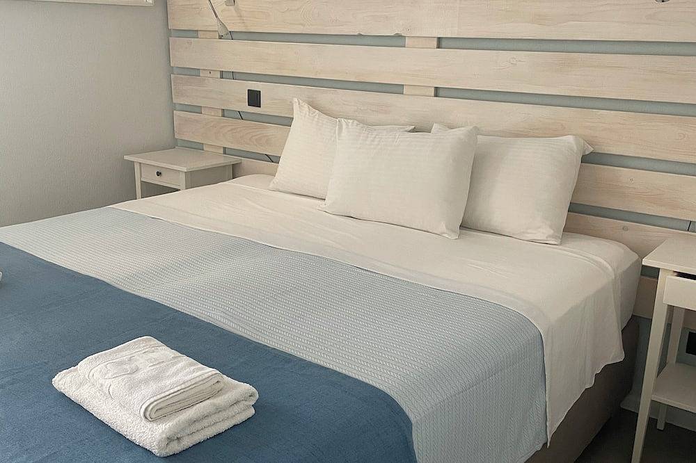 Allure luxury villa with private pool surrounded by pine and olive trees in Sporadi