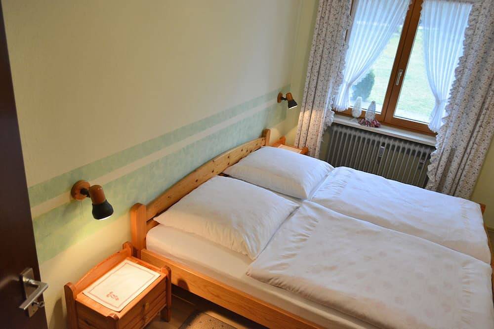 Ganze Wohnung, Gut ausgestattete familienfreundliche Ferienwohnung für 2-6 Personen in Übersee, Chiemsee