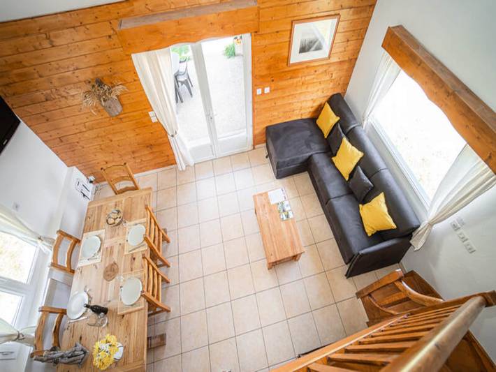 Gîte pour 8 personnes, avec terrasse à Aumont-Aubrac - 2