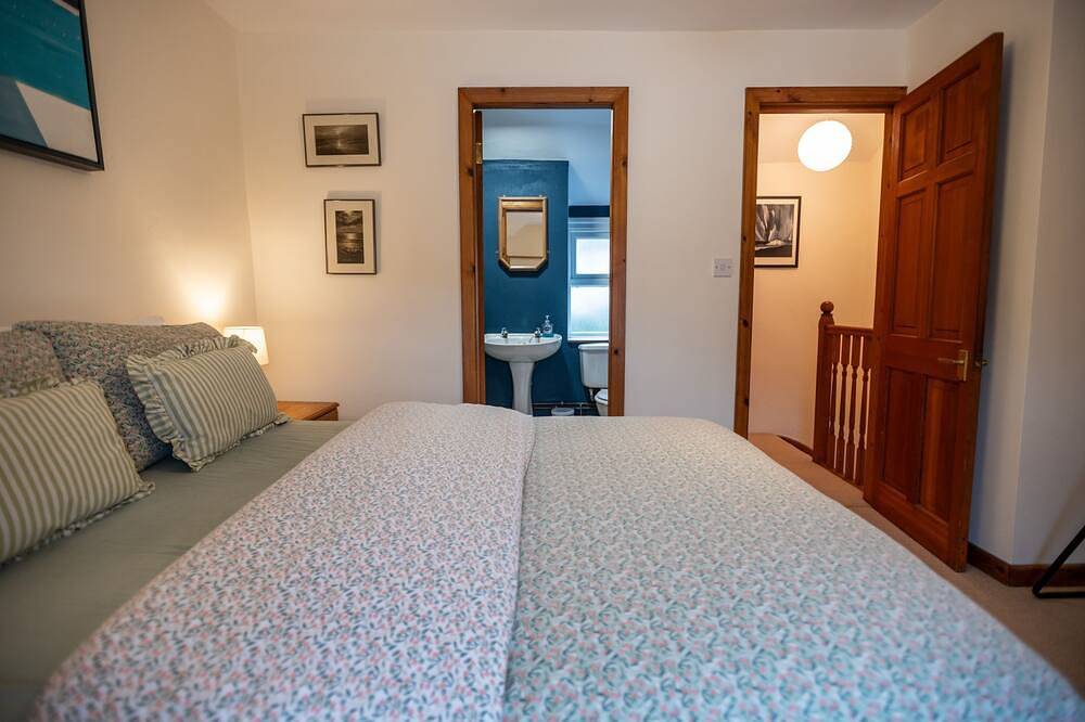 Ty Bach - sleeps 2 guests  in 1 bedroom in Llanberis, Llyn Padarn
