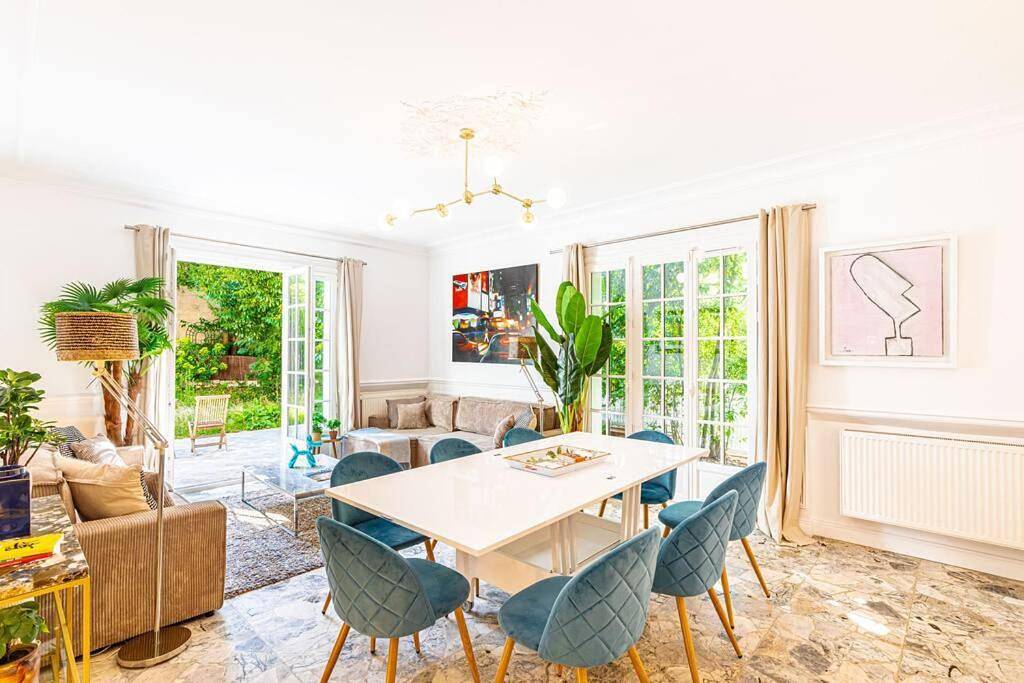 Entire Villa 430 sqm - 17 bedrooms, 19 beds, Villa des Ammonites in Meudon, Hauts-de-Seine