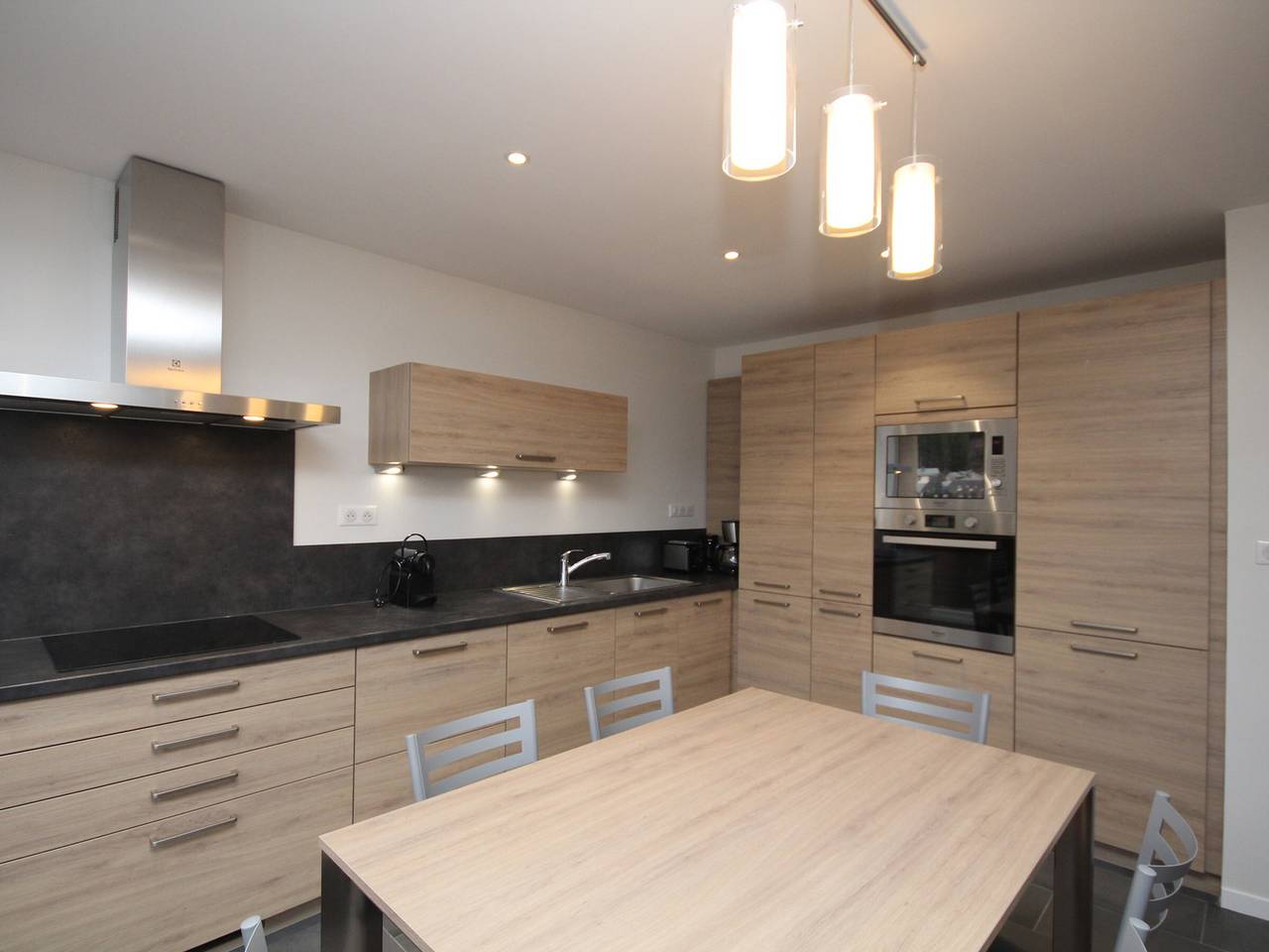 Entire apartment, Mont-Dore: Splendid 2-Bedroom Apartment with Terrace, Garage, and Park Views in Mont-Dore, Volcans d'Auvergne Regional Nature Park