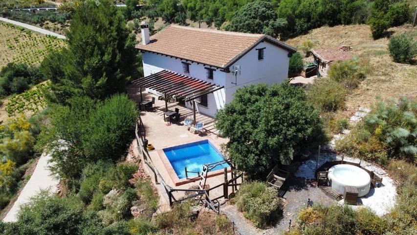 Casa de huéspuedes para 2 personas, con Terraza y Jacuzzi además de Jardín y Piscina en Colmenar