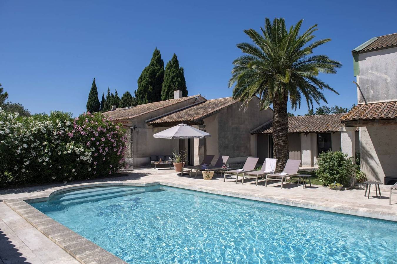 Villa climatisée à Maillane, Alpilles, piscine chauffée, ping-pong, pétanque, billard, baby-foot, animaux acceptés ( 1 ) in Maillane, Région d'Arles