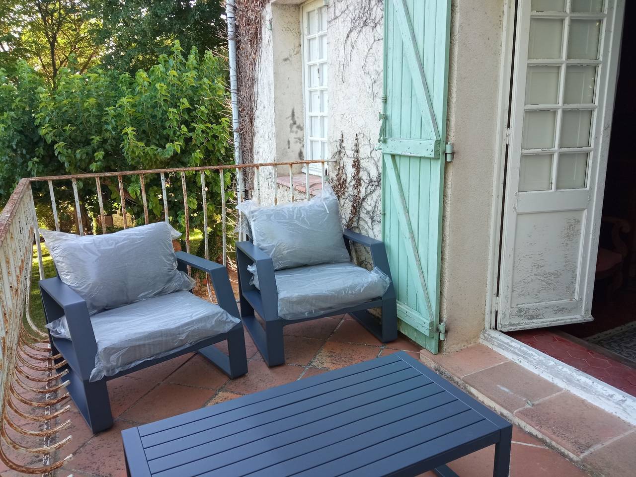 Chambre 'Chambre Jules' avec vue sur la montagne, piscine et terrasse partagées in Brignoles, Région de Brignoles