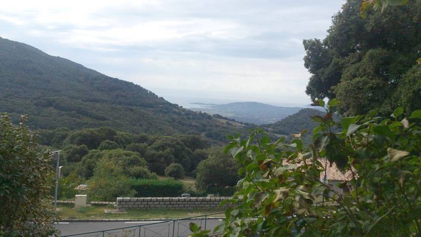 Location de vacances pour 6 personnes, avec vue et jardin à Casalabriva - 3