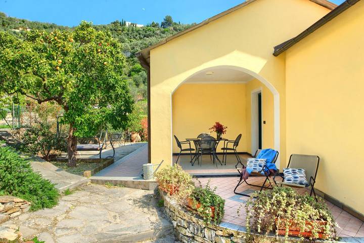 Residenz für 3 Personen, mit Balkon/Terrasse und Pool in Imperia Provinz - 2