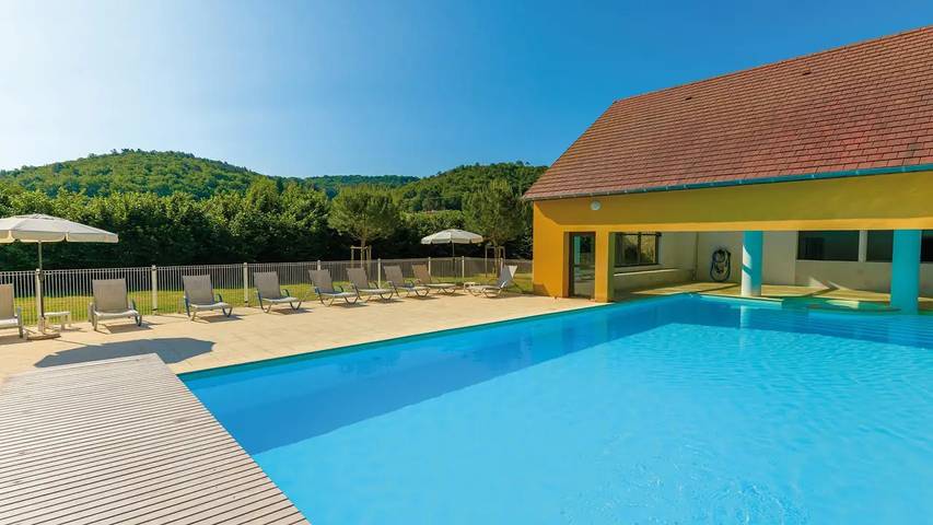 Location de vacances pour 7 personnes, avec Terrasse et Jardin ainsi que Piscine et Sauna à Montignac - 2