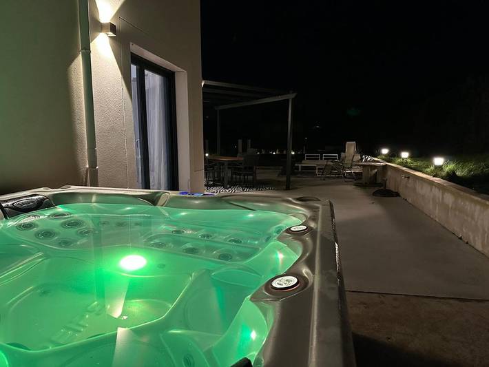 Location de vacances pour 8 personnes, avec jacuzzi ainsi que sauna et jardin dans La Queue-lez-Yvelines - 2