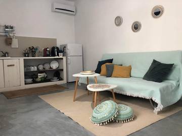 Gîte pour 4 personnes, avec vue et jardin dans Keratokambos